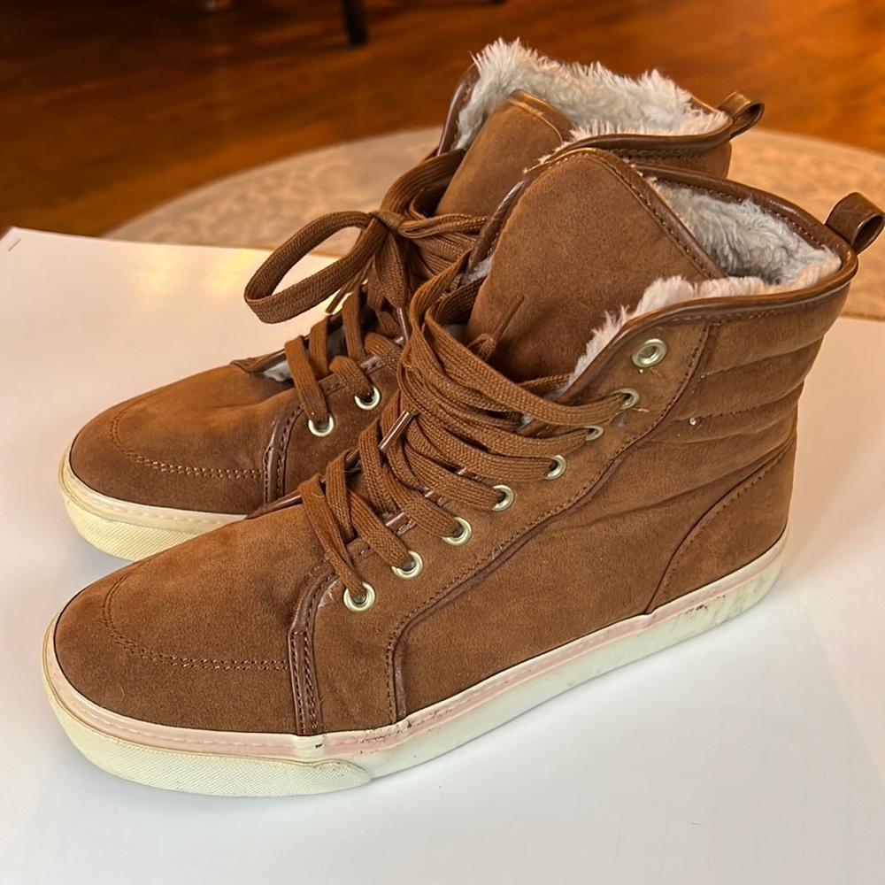 Boys fur lined suede high top sneakers
